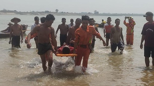 ဧရာဝတီမြစ်ထဲ ရေဆင်းချိုးတဲ့ လူငယ်လေးဦး ရေနစ်သေဆုံး ဧရာဝတီမြစ်ထဲ ရေဆင်းချိုးတဲ့ လူငယ်လေးဦး ရေနစ်သေဆုံး