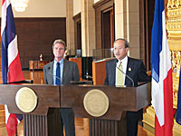 kouchner_nitya_30-10-07_A_2.jpg