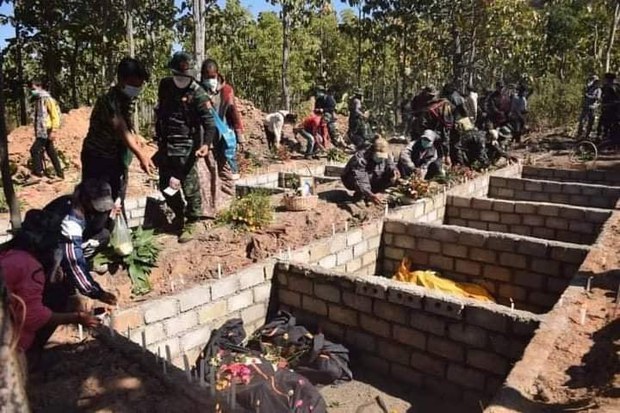 ဖရူဆိုရွာ အစုအပြုံလိုက်သတ်ဖြတ်ခံရမှု ရုပ်အလောင်း ၃၃ ခုနဲ့ အပိုင်းအစတွေကို သင်္ဂြိုဟ် ဖရူဆိုရွာ အစုအပြုံလိုက်သတ်ဖြတ်ခံရမှု ရုပ်အလောင်း ၃၃ ခုနဲ့ အပိုင်းအစတွေကို သင်္ဂြိုဟ်