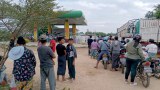 နေပြည်တော်မှာပါ စက်သုံးဆီ ပြတ်လပ်လာပြီး ပြင်ပမှာ တစ်လီတာ ကျပ်ခြောက်ထောင်ဖြစ်လာ