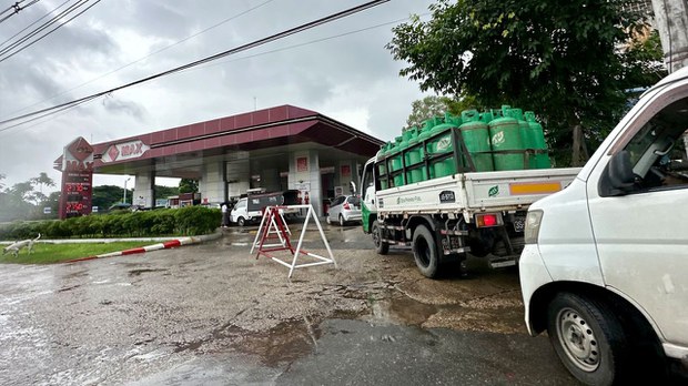 ရန်ကုန်မှာ စက်သုံးဆီပြတ်လပ်မှုကြောင့် အကန့်အသတ်နဲ့ ဝယ်ယူနေရ ရန်ကုန်မှာ စက်သုံးဆီပြတ်လပ်မှုကြောင့် အကန့်အသတ်နဲ့ ဝယ်ယူနေရ