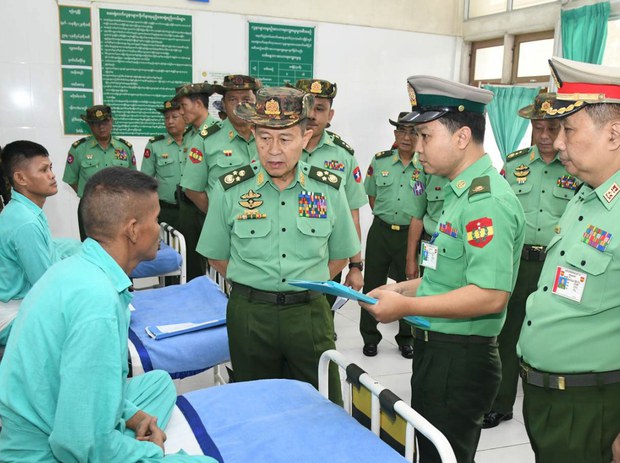 တစ်လနီးပါး ပျောက်နေတဲ့ ဒုတိယဗိုလ်ချုပ်မှူးကြီးစိုးဝင်း လူမြင်ကွင်းပြန်ထွက်လာ တစ်လနီးပါး ပျောက်နေတဲ့ ဒုတိယဗိုလ်ချုပ်မှူးကြီးစိုးဝင်း လူမြင်ကွင်းပြန်ထွက်လာ