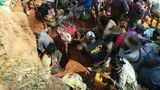 gold-mine-workers-620.jpg