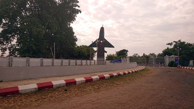 မကွေးလေတပ်စခန်းထဲ သေနတ်ပစ်ခတ်သံများကြားရ မကွေးလေတပ်စခန်းထဲ သေနတ်ပစ်ခတ်သံများကြားရ