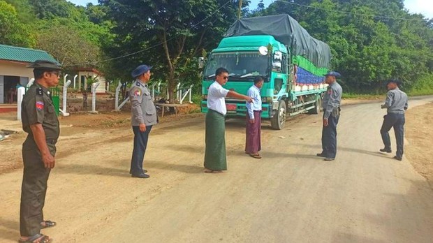 တိုက်ပွဲကြောင့် ဂွ ဒေသခံတချို့ ဧရာ၀တီတိုင်းဘက် ထွက်ပြေးတိမ်းရှောင် တိုက်ပွဲကြောင့် ဂွ ဒေသခံတချို့ ဧရာ၀တီတိုင်းဘက် ထွက်ပြေးတိမ်းရှောင်