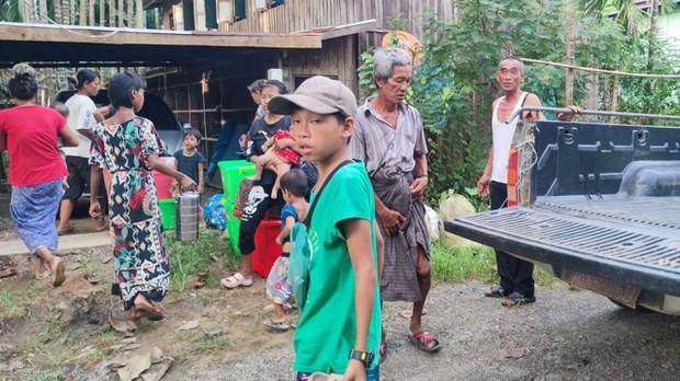 တိုက်ပွဲဖြစ်နေတဲ့ ဂွမြို့နယ်ကို ဆန်သယ်ခွင့် စစ်ကောင်စီ ကန့်သတ် တိုက်ပွဲဖြစ်နေတဲ့ ဂွမြို့နယ်ကို ဆန်သယ်ခွင့် စစ်ကောင်စီ ကန့်သတ်