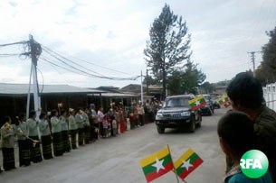 hakha_people_welcome_president_305.jpg hakha_people_welcome_president_305.jpg