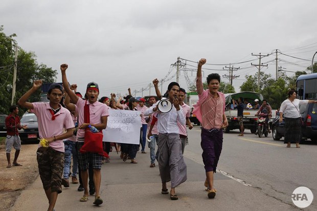 honeys-garment-workers-protest-620.jpg honeys-garment-workers-protest-620.jpg