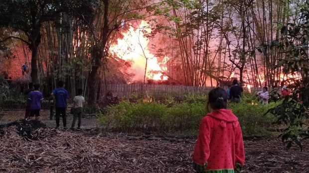 ပူတာအိုမြို့က ဦးတေဇပိုင်ဟိုတယ် မီးလောင် ပူတာအိုမြို့က ဦးတေဇပိုင်ဟိုတယ် မီးလောင်