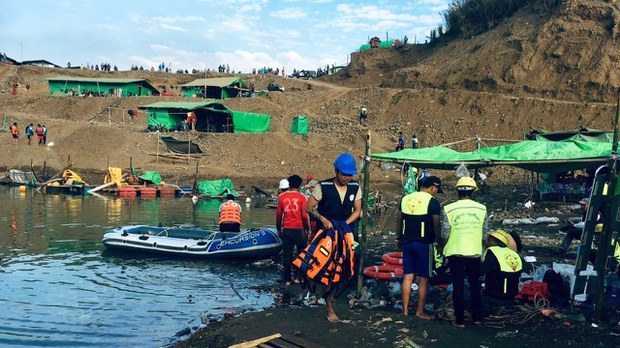 ဖားကန့် မြေစာပုံပြိုကျမှု လူ ၈၀ ထက်မနည်း ပျောက်ဆုံးနေ ဖားကန့် မြေစာပုံပြိုကျမှု လူ ၈၀ ထက်မနည်း ပျောက်ဆုံးနေ