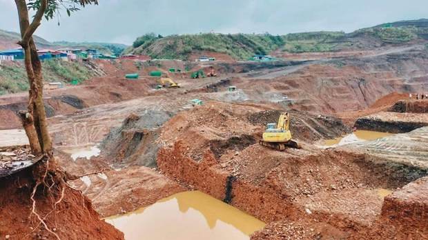 ဖားကန့် ကျောက်စိမ်းလုပ်ကွက် မန်နေဂျာတစ်ဦးနဲ့ ယာဉ်ခုနစ်စီး ဖမ်းဆီးခံရ ဖားကန့် ကျောက်စိမ်းလုပ်ကွက် မန်နေဂျာတစ်ဦးနဲ့ ယာဉ်ခုနစ်စီး ဖမ်းဆီးခံရ