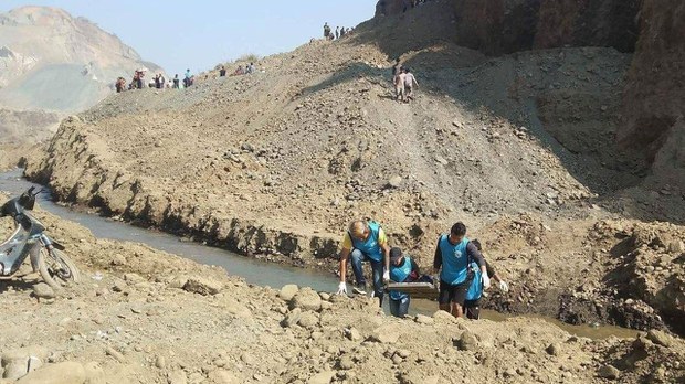 ဖားကန့် နမ့်မှော်ရွာမှာ မြေစာပုံပြိုကျတာကြောင့် လေးဦးသေဆုံး ဖားကန့် နမ့်မှော်ရွာမှာ မြေစာပုံပြိုကျတာကြောင့် လေးဦးသေဆုံး