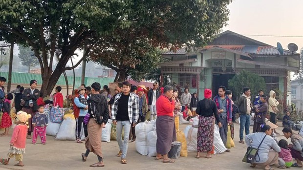 ဖားကန့် စစ်ဘေးဒုက္ခသည် သုံးထောင်နီးပါး နေရပ်ပြန် ဖားကန့် စစ်ဘေးဒုက္ခသည် သုံးထောင်နီးပါး နေရပ်ပြန်