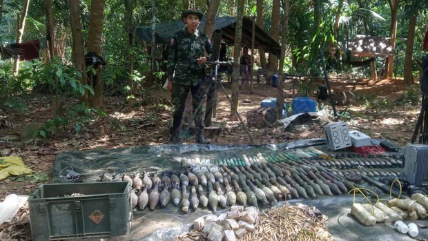 ဖာပွန်ခရိုင်တွင်း စစ်ကောင်စီတပ်စခန်းနှစ်ခု သိမ်းခဲ့ကြောင်း KNU ထုတ်ပြန် ဖာပွန်ခရိုင်တွင်း စစ်ကောင်စီတပ်စခန်းနှစ်ခု သိမ်းခဲ့ကြောင်း KNU ထုတ်ပြန်