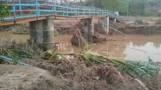 ထီးလင်းက လူ ၇၀၀ ကျော်နေထိုင်တဲ့ စစ်ဘေးဒုက္ခသည်စခန်း ပျက်စီး ထီးလင်းက လူ ၇၀၀ ကျော်နေထိုင်တဲ့ စစ်ဘေးဒုက္ခသည်စခန်း ပျက်စီး