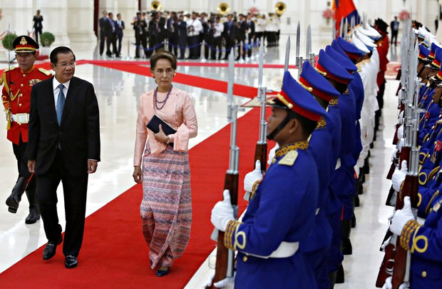 ဒေါ်အောင်ဆန်းစုကြည်နဲ့ စကားပြောခွင့်ရဖို့ ဟွန်ဆန်တောင်းဆို ဒေါ်အောင်ဆန်းစုကြည်နဲ့ စကားပြောခွင့်ရဖို့ ဟွန်ဆန်တောင်းဆို