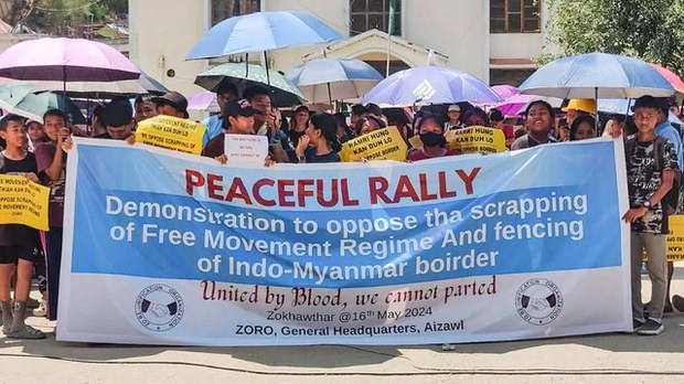 အိန္ဒိယ-မြန်မာနယ်စပ်မှာ လူခုနစ်ထောင်ကို စိစစ်ပြီး ပြန်လည်ဖြတ်သန်းခွင့်ပြု အိန္ဒိယ-မြန်မာနယ်စပ်မှာ လူခုနစ်ထောင်ကို စိစစ်ပြီး ပြန်လည်ဖြတ်သန်းခွင့်ပြု