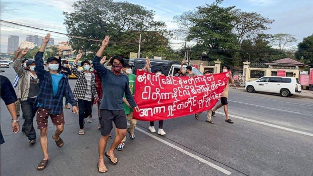 အင်းစိန်ထောင်ရှေ့မှာ စစ်အာဏာရှင် ဆန့်ကျင်ဆန္ဒပြ အင်းစိန်ထောင်ရှေ့မှာ စစ်အာဏာရှင် ဆန့်ကျင်ဆန္ဒပြ