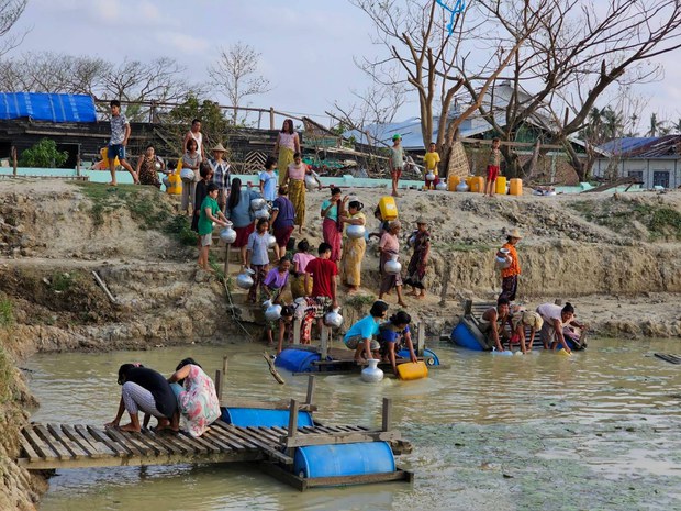 မုန်တိုင်းသင့်ရခိုင်မှာ ကုလနဲ့ နိုင်ငံတကာ လူမှုအဖွဲ့တွေ သွားလာကူညီခွင့် စစ်ကောင်စီပိတ်ပင် မုန်တိုင်းသင့်ရခိုင်မှာ ကုလနဲ့ နိုင်ငံတကာ လူမှုအဖွဲ့တွေ သွားလာကူညီခွင့် စစ်ကောင်စီပိတ်ပင်