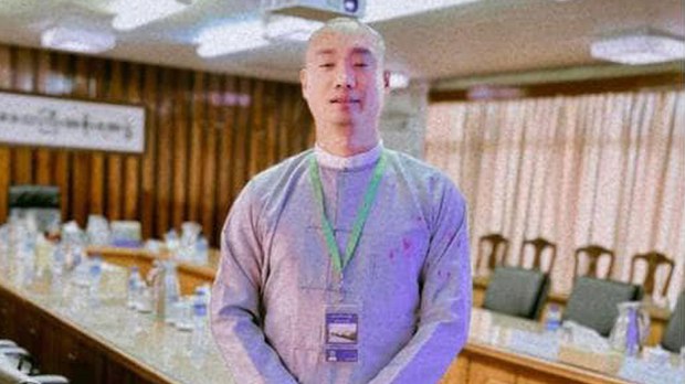 စစ်ကောင်စီအတွက် လက်နက်ဝယ်ပေးသူလို့ စွပ်စွဲခံရသူ သေနတ်နဲ့အပစ်ခံရ စစ်ကောင်စီအတွက် လက်နက်ဝယ်ပေးသူလို့ စွပ်စွဲခံရသူ သေနတ်နဲ့အပစ်ခံရ