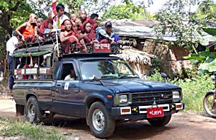 ခရီးသည်တင်ကား ခရီးသည်တင်ကား