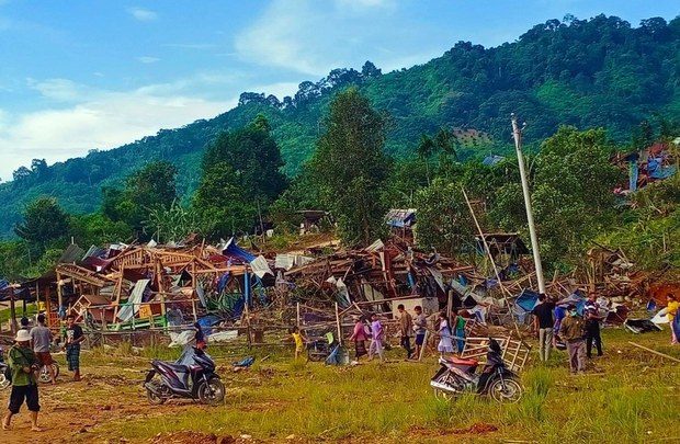 တိုက်ခိုက်ခံရတဲ့ မုန်လိုင်ခက် ဒုက္ခသည်စခန်းက လူဦးရေ ၆၀၀ အရေးပေါ်အကူအညီ လိုအပ်နေ တိုက်ခိုက်ခံရတဲ့ မုန်လိုင်ခက် ဒုက္ခသည်စခန်းက လူဦးရေ ၆၀၀ အရေးပေါ်အကူအညီ လိုအပ်နေ