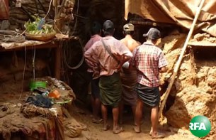 kalaw-landslide-305.jpg kalaw-landslide-305.jpg