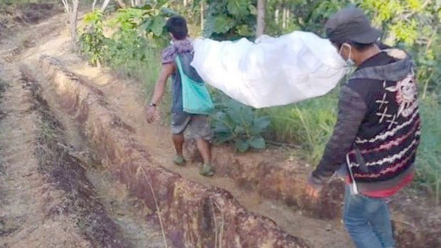 ကလေးမှာ တိုက်ပွဲပြင်းထန်လို့ ရွာသားတစ်ဦးကို ၆ ရက်ကြာမှ သင်္ဂြိုဟ်ခဲ့ရ ကလေးမှာ တိုက်ပွဲပြင်းထန်လို့ ရွာသားတစ်ဦးကို ၆ ရက်ကြာမှ သင်္ဂြိုဟ်ခဲ့ရ