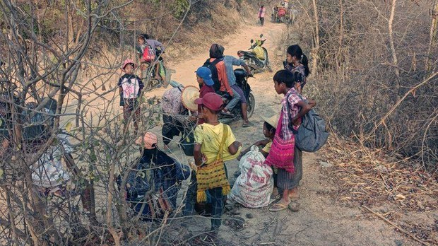 ပဇီကြီးအပါအဝင် ရွာရှစ်ရွာက ဒေသခံလေးထောင်ကျော် ထွက်ပြေးနေရ ပဇီကြီးအပါအဝင် ရွာရှစ်ရွာက ဒေသခံလေးထောင်ကျော် ထွက်ပြေးနေရ