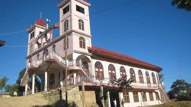 ကန်ပက်လက်မြို့တိုက်ပွဲ လက်နက်ကြီးကြောင့် နေအိမ်အချို့ပျက်စီး ကန်ပက်လက်မြို့တိုက်ပွဲ လက်နက်ကြီးကြောင့် နေအိမ်အချို့ပျက်စီး