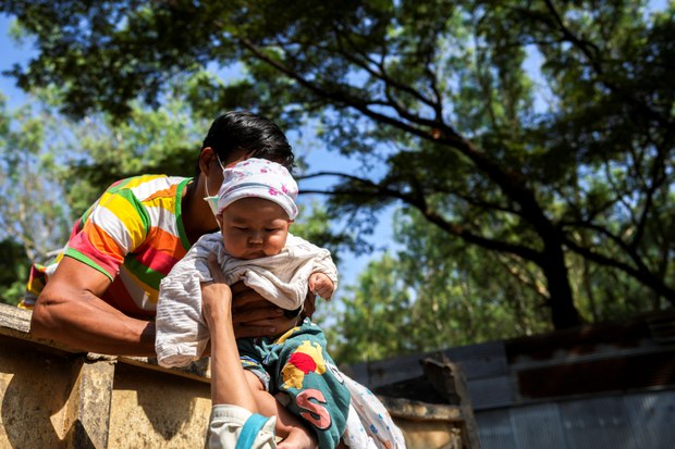 ကရင်ပြည်နယ်မှာ စစ်ပွဲတွေကြား ကလေးငယ် တစ်သိန်းခွဲကျော် ထွက်ပြေးနေရ ကရင်ပြည်နယ်မှာ စစ်ပွဲတွေကြား ကလေးငယ် တစ်သိန်းခွဲကျော် ထွက်ပြေးနေရ