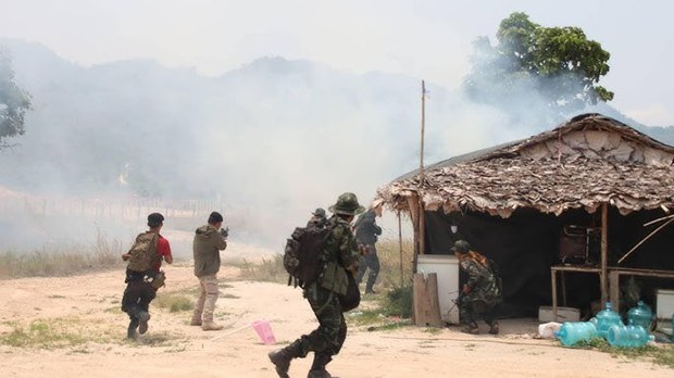 လေးကေ့ကော် အမြောက်ကုန်းစစ်စခန်းမကျရေး စစ်ကောင်စီ ဆက်တိုက်ဗုံးကြဲ လေးကေ့ကော် အမြောက်ကုန်းစစ်စခန်းမကျရေး စစ်ကောင်စီ ဆက်တိုက်ဗုံးကြဲ