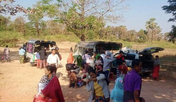 စစ်ကောင်စီတပ် ဗုံးဒဏ်ကြောင့် ရွှေကျင်နဲ့ ကျောက်ကြီးမှာ ဒေသခံ သုံးထောင်ကျော် ထွက်ပြေးနေရ စစ်ကောင်စီတပ် ဗုံးဒဏ်ကြောင့် ရွှေကျင်နဲ့ ကျောက်ကြီးမှာ ဒေသခံ သုံးထောင်ကျော် ထွက်ပြေးနေရ
