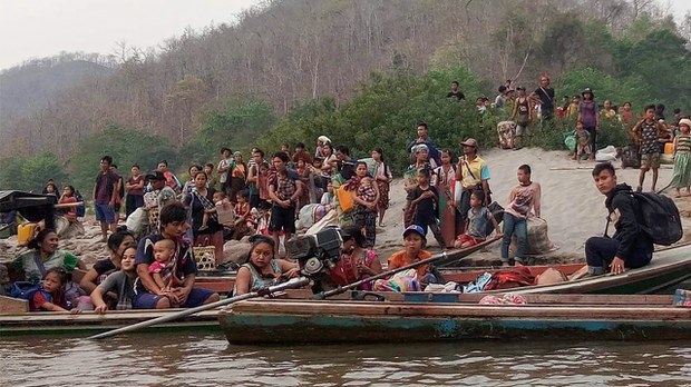 ကြာအင်းဆိပ်ကြီးမှာ စစ်ကြောင်းထိုးလို့ လူနှစ်ထောင်ကျော် ထွက်ပြေး ကြာအင်းဆိပ်ကြီးမှာ စစ်ကြောင်းထိုးလို့ လူနှစ်ထောင်ကျော် ထွက်ပြေး