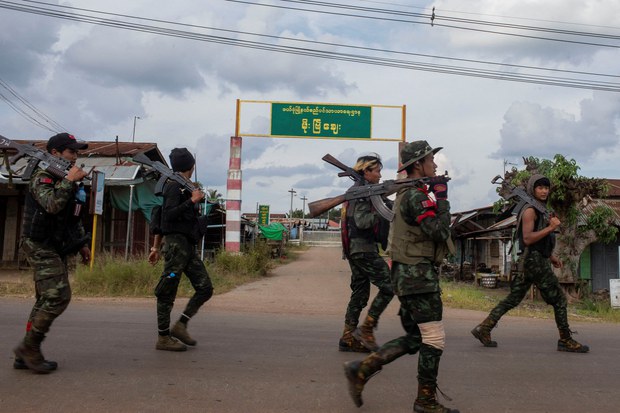 မိုးဗြဲမြို့အနီးတစ်ဝိုက်ကို စစ်ကောင်စီလေကြောင်း ဗုံးခြောက်ကြိမ်ကြဲချ မိုးဗြဲမြို့အနီးတစ်ဝိုက်ကို စစ်ကောင်စီလေကြောင်း ဗုံးခြောက်ကြိမ်ကြဲချ
