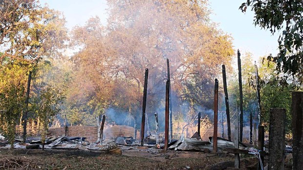 ကော့ကရိတ်မှာ လေယာဉ်နဲ့ လက်နက်ကြီးကြောင့် နေအိမ်ခြောက်လုံး မီးလောင် ကော့ကရိတ်မှာ လေယာဉ်နဲ့ လက်နက်ကြီးကြောင့် နေအိမ်ခြောက်လုံး မီးလောင်