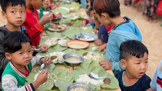 ကယားစစ်ဘေးဒုက္ခသည်တွေအတွက် သင်္ကြန်ကာလအတွင်း အာဟာရဒါန ကယားစစ်ဘေးဒုက္ခသည်တွေအတွက် သင်္ကြန်ကာလအတွင်း အာဟာရဒါန