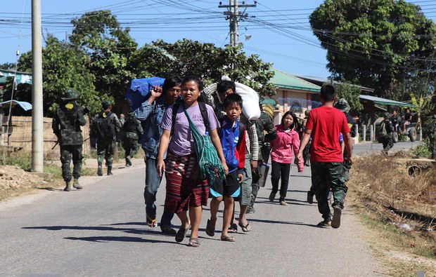 ကရင်နီ စစ်ဘေးဒုက္ခသည်တွေကို ဒရုန်းနဲ့ စားနပ်ရိက္ခာ ပို့ဆောင် ကရင်နီ စစ်ဘေးဒုက္ခသည်တွေကို ဒရုန်းနဲ့ စားနပ်ရိက္ခာ ပို့ဆောင်