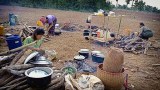 စစ်ကောင်စီက ကားလမ်းတွေပိတ်ထားလို့ ကယားဒုက္ခသည်တွေ စားနပ်ရိက္ခာခက်ခဲနေ