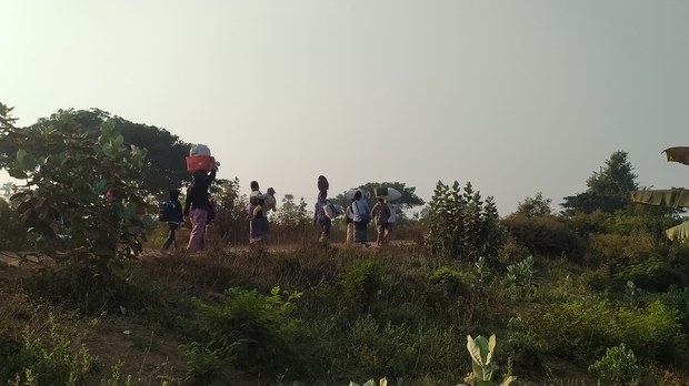 ခင်ဦးမှာ စစ်ကြောင်းဝင်လာလို့ ဒေသခံ ခုနစ်ထောင်ကျော် ဘေးလွတ်ရာထွက်ပြေးရ ခင်ဦးမှာ စစ်ကြောင်းဝင်လာလို့ ဒေသခံ ခုနစ်ထောင်ကျော် ဘေးလွတ်ရာထွက်ပြေးရ