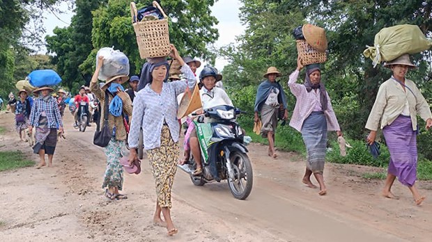 ခင်ဦးမြို့နယ် ရှားတောနဲ့ ငါးရုံကြီးရွာက နေအိမ် ၅၀ ကျော် မီးရှို့ခံရ ခင်ဦးမြို့နယ် ရှားတောနဲ့ ငါးရုံကြီးရွာက နေအိမ် ၅၀ ကျော် မီးရှို့ခံရ