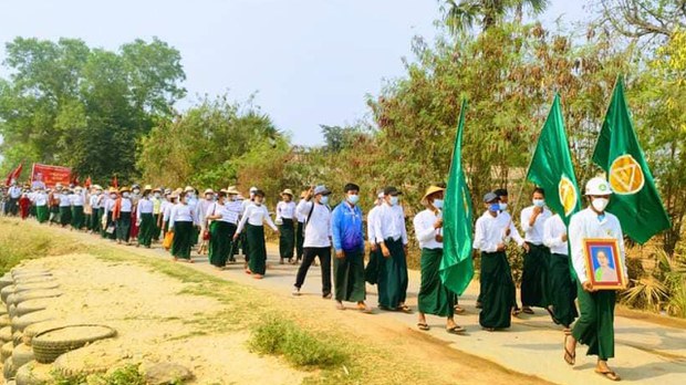 ခင်ဦးမှာ သူနာပြုဆရာမ ဇနီးမောင်နှံ သေနတ်နဲ့ ပစ်သတ်ခံရ ခင်ဦးမှာ သူနာပြုဆရာမ ဇနီးမောင်နှံ သေနတ်နဲ့ ပစ်သတ်ခံရ