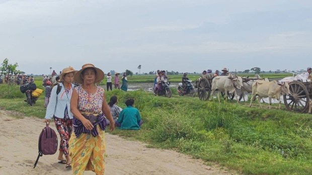 ခင်ဦးမြို့နယ်မှာ စစ်ကြောင်းထိုးနေလို့ ဒေသခံတစ်သောင်းနီးပါး ထွက်ပြေး ခင်ဦးမြို့နယ်မှာ စစ်ကြောင်းထိုးနေလို့ ဒေသခံတစ်သောင်းနီးပါး ထွက်ပြေး