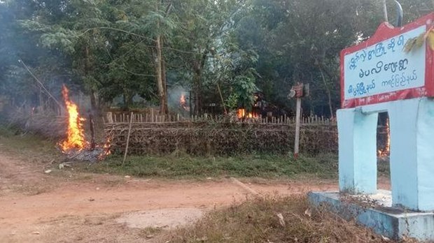 ဖာပွန်ခရိုင်က BGF စခန်းတစ်ခုကို KNU သိမ်းပိုက် ဖာပွန်ခရိုင်က BGF စခန်းတစ်ခုကို KNU သိမ်းပိုက်