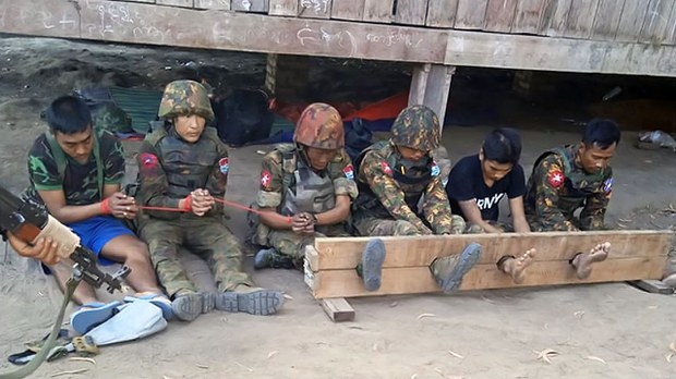 ဖမ်းမိစစ်သား ခုနစ်ဦးကို စစ်တပ်ပြန်တောင်းတဲ့ကိစ္စ အတည်မပြုနိုင်သေးကြောင်း KNU ပြော ဖမ်းမိစစ်သား ခုနစ်ဦးကို စစ်တပ်ပြန်တောင်းတဲ့ကိစ္စ အတည်မပြုနိုင်သေးကြောင်း KNU ပြော