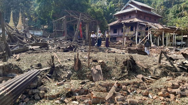 ကျောက်နီမော် ထောင့်ချိန်ရွာ ဗုံးကြဲခံရမှု တစ်ဦးသေ၊ သုံးဦး ဒဏ်ရာရ ကျောက်နီမော် ထောင့်ချိန်ရွာ ဗုံးကြဲခံရမှု တစ်ဦးသေ၊ သုံးဦး ဒဏ်ရာရ