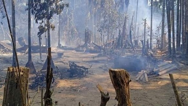 ကျောက်ဖြူမြို့နယ် ဒွေးချရွာမှာ လက်နက်ကြီးကြောင့် နေအိမ် ၃၀ ခန့်မီးလောင် ကျောက်ဖြူမြို့နယ် ဒွေးချရွာမှာ လက်နက်ကြီးကြောင့် နေအိမ် ၃၀ ခန့်မီးလောင်