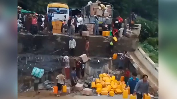 ကျိုးကျနေတဲ့ ကျင်သီတံတားကိုပဲ စားနပ်ရိက္ခာအတွက် ဒေသခံတွေသုံးနေရ ကျိုးကျနေတဲ့ ကျင်သီတံတားကိုပဲ စားနပ်ရိက္ခာအတွက် ဒေသခံတွေသုံးနေရ