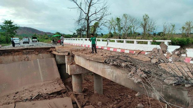 ဘီးလင်းက မစောတံတား မိုင်းခွဲခံရပြီး အရပ်သားတစ်ဦး သေဆုံး ဘီးလင်းက မစောတံတား မိုင်းခွဲခံရပြီး အရပ်သားတစ်ဦး သေဆုံး