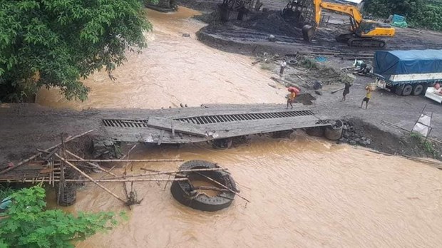 ကျင်သီတံတား ရေတိုက်စားလို့ လားရှိုး-မန္တလေး ခရီးစဉ်တွေ ယာယီပြတ်တောက် ကျင်သီတံတား ရေတိုက်စားလို့ လားရှိုး-မန္တလေး ခရီးစဉ်တွေ ယာယီပြတ်တောက်